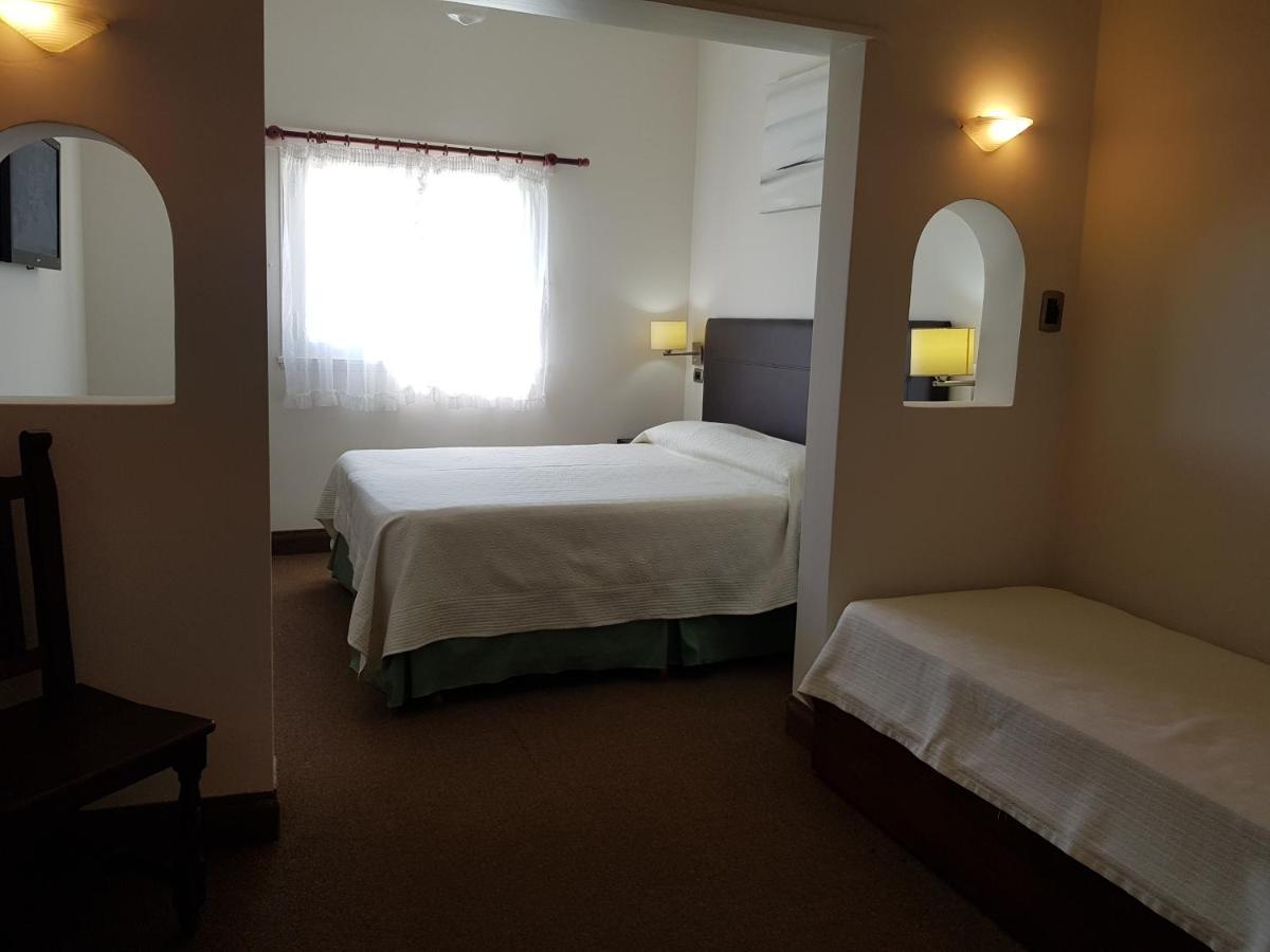 Hotel Tejas Rojas Вилья-Хесель Экстерьер фото