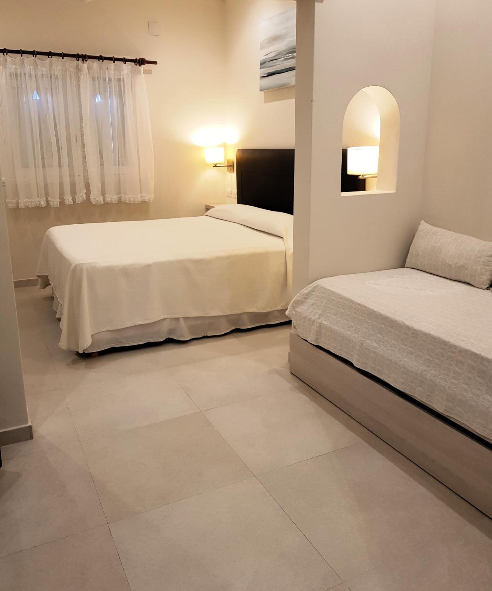 Hotel Tejas Rojas Вилья-Хесель Экстерьер фото