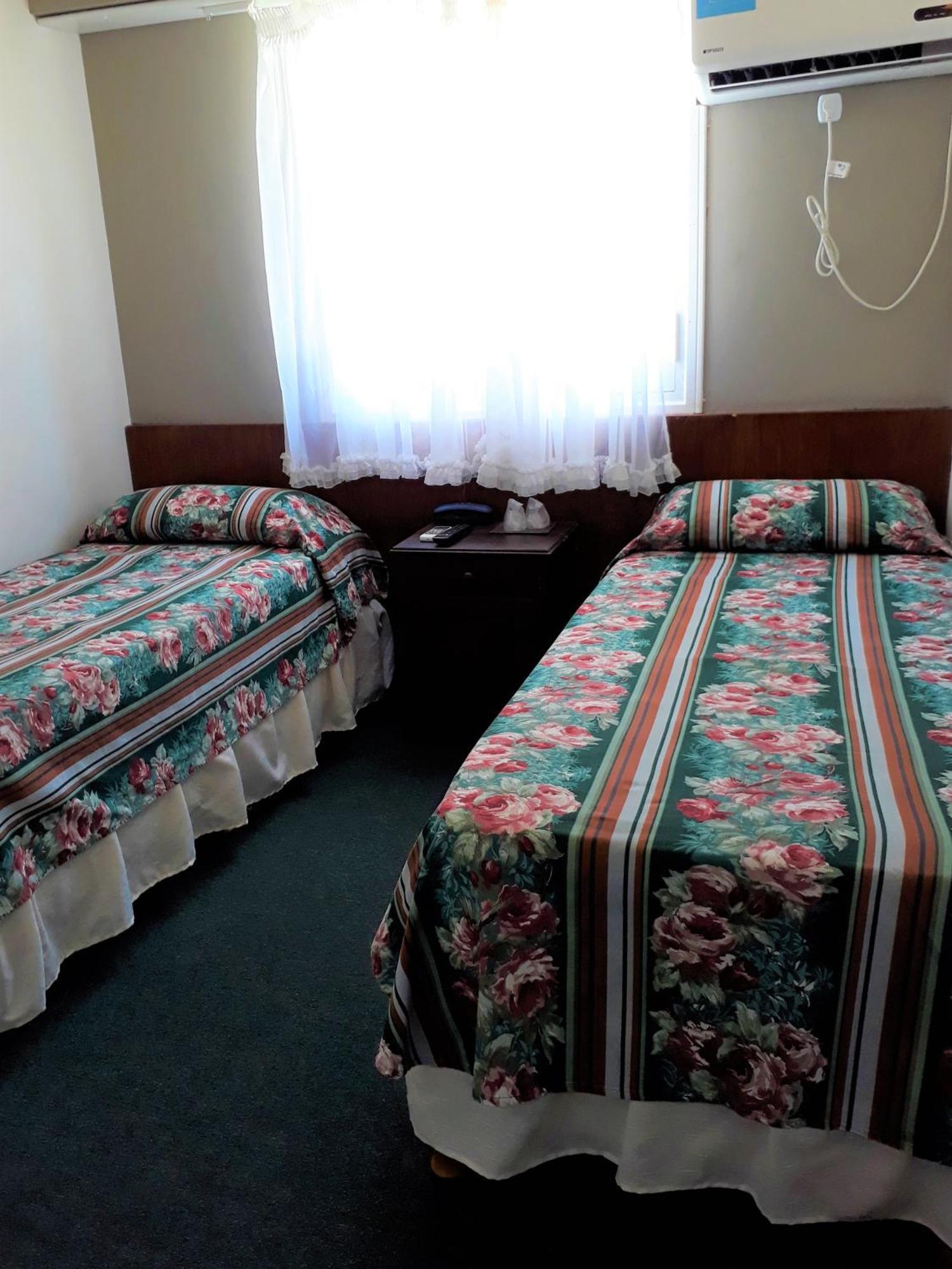 Hotel Tejas Rojas Вилья-Хесель Номер фото